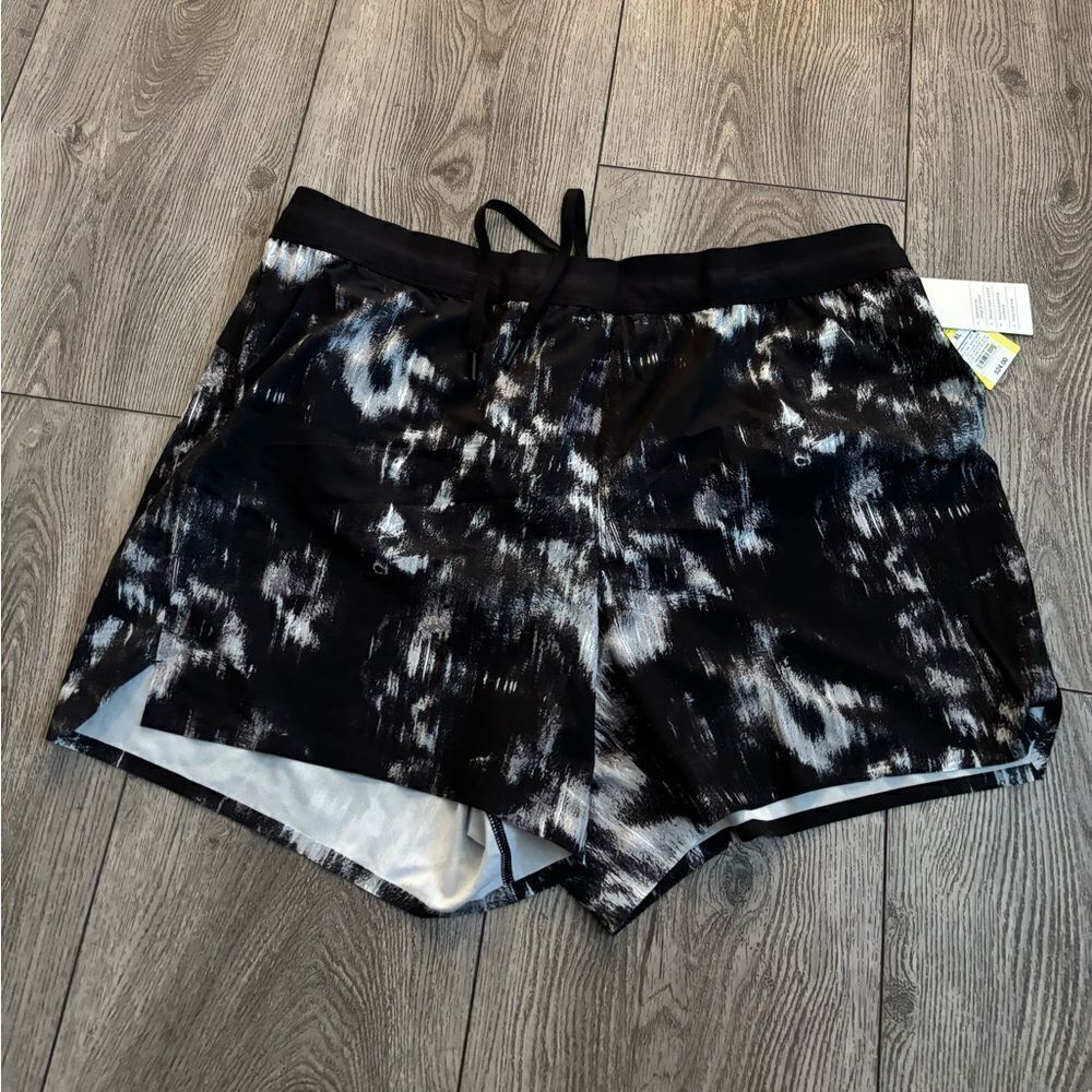 All in motion 5” run shorts with underwear lining